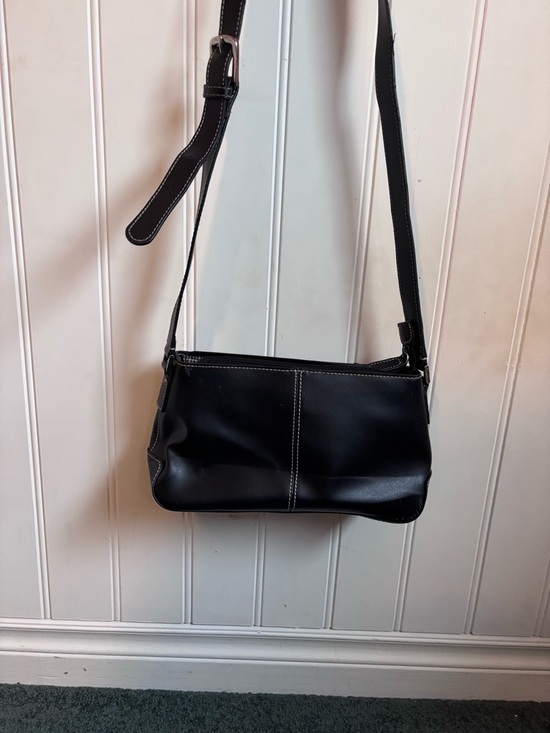 Liz Claiborne Handbags - Liz Claiborne Crossbody bag